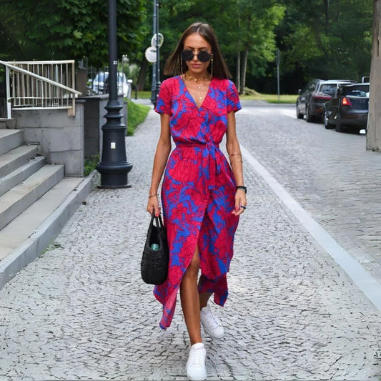 EVA | Elegant Kjole med V-hals og Mavebeklædning